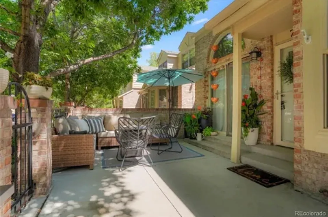 3 bed, 2400 sqft, $3,099 — Photo 1