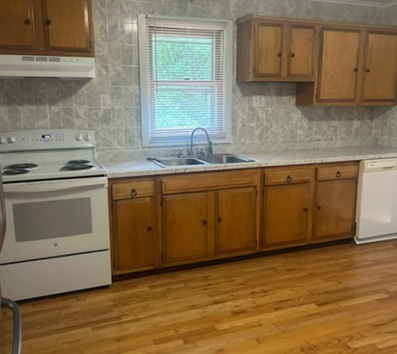 2 bed, $1,000 — Photo 4