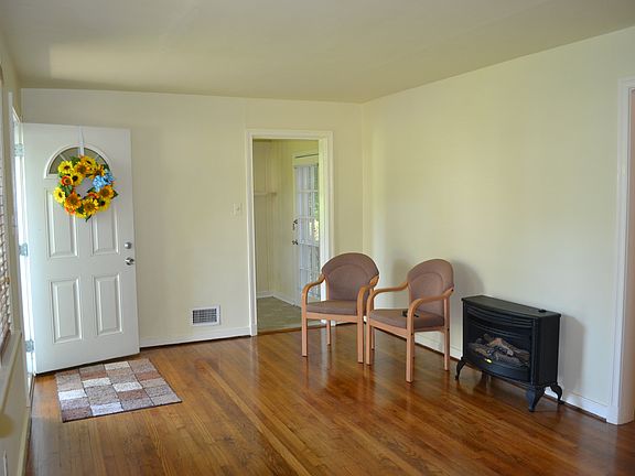 3rd image of 1213 Elmhurst Dr