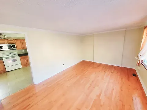 3 bed, 988 sqft, $1,800 — Photo 3