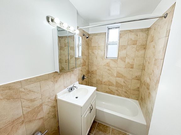2nd image of 5505 Woodside Ave APT 508