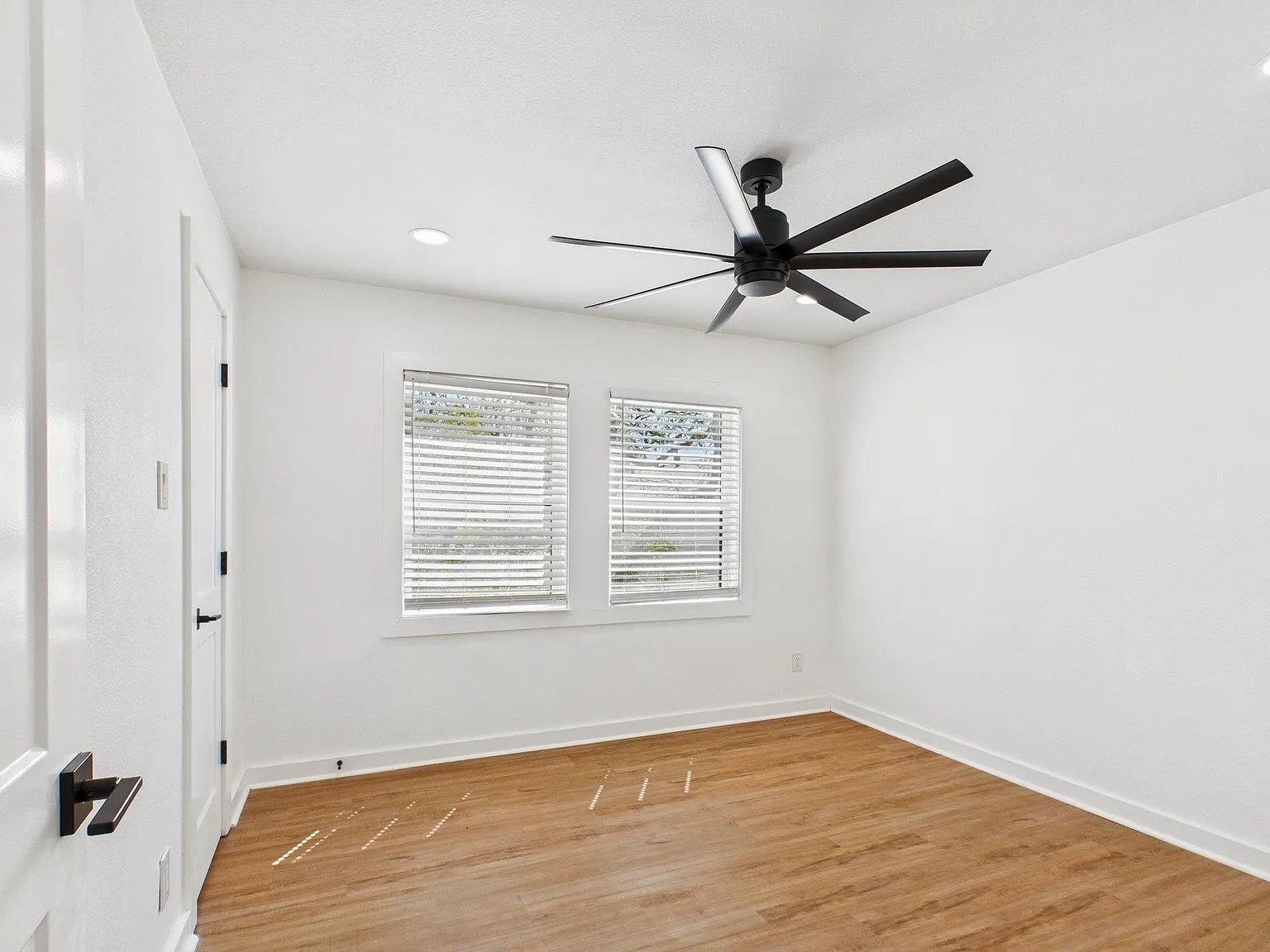 607 Foch Unit C — Photo 3