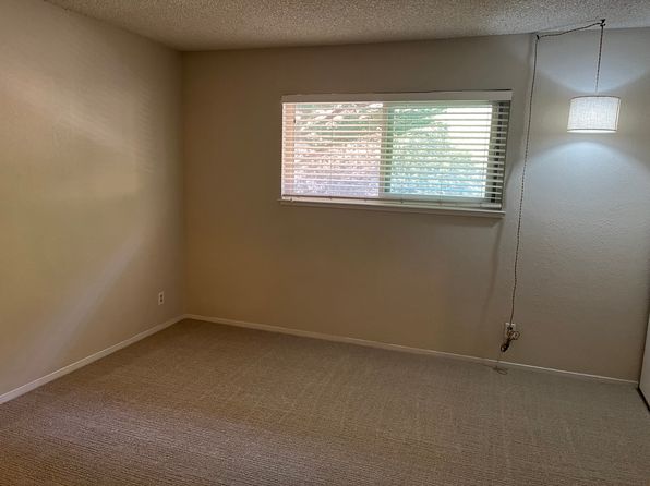 1063 Oddstad Blvd, Pacifica, CA 94044