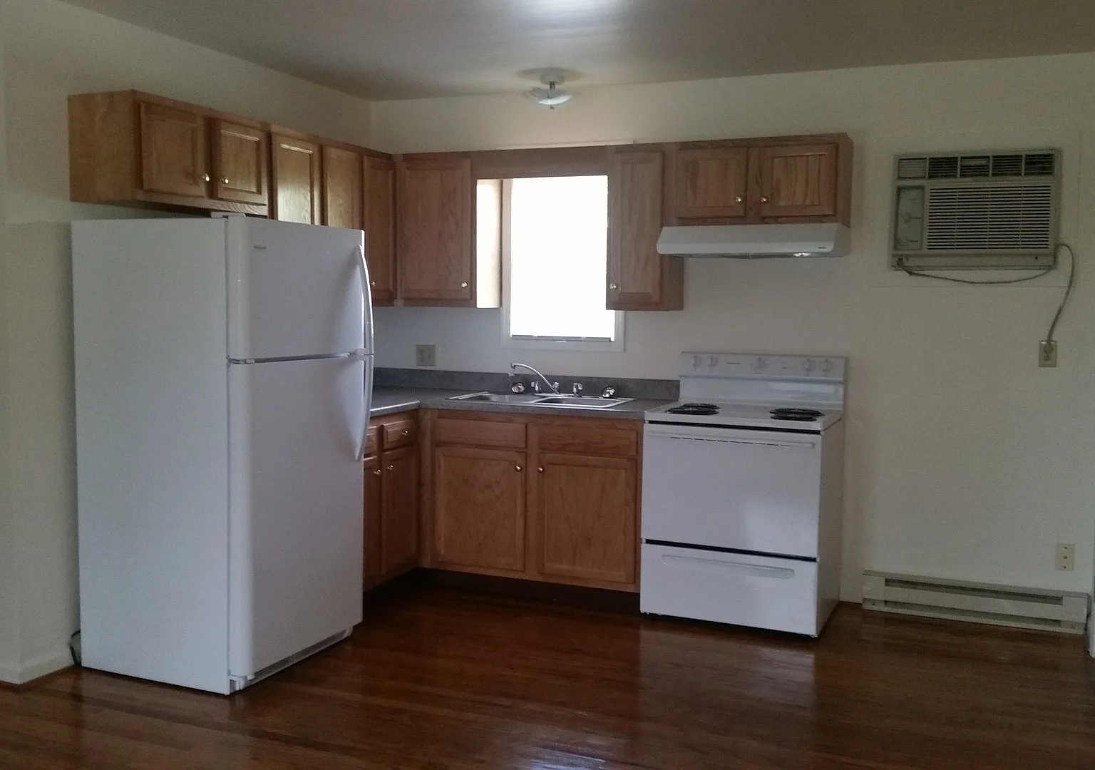 Sandpiper Lane 472 Apartments — Photo 2