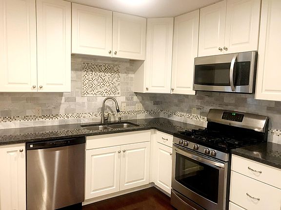 4th image of 315 Cadbury Ct