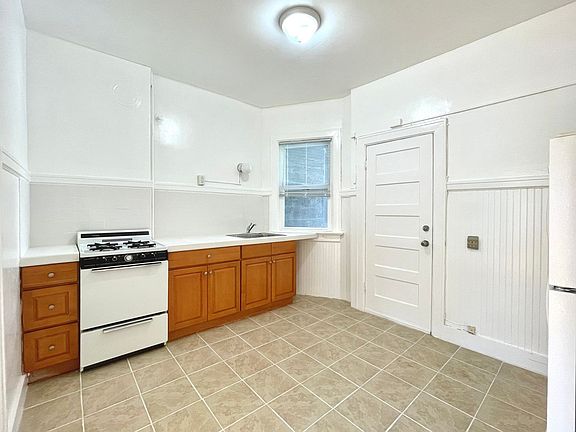 3rd image of 1020 Bush St #8