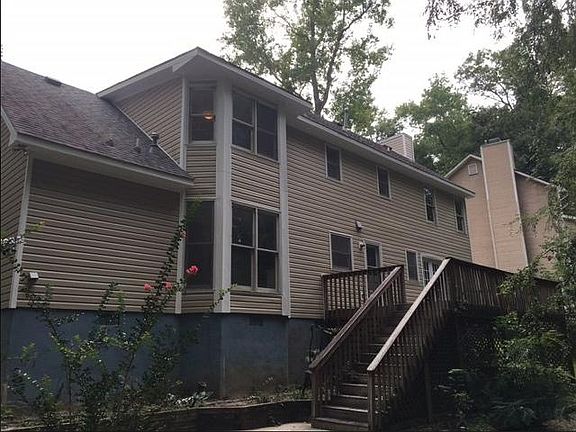 Both Kitchen and Master Bath have Bay Window.