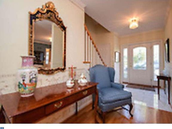 3rd image of 1003 Kensington Ln