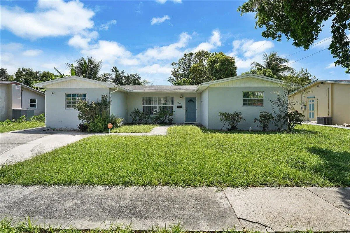 4 bed, 2.0 bath, 1639 sqft, $3,500 — Photo 1