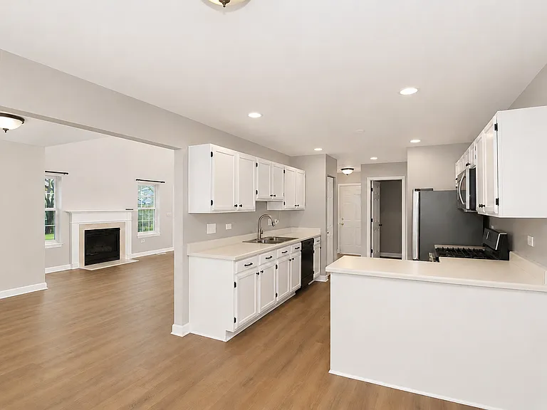 651 Lancaster Cir — Photo 15