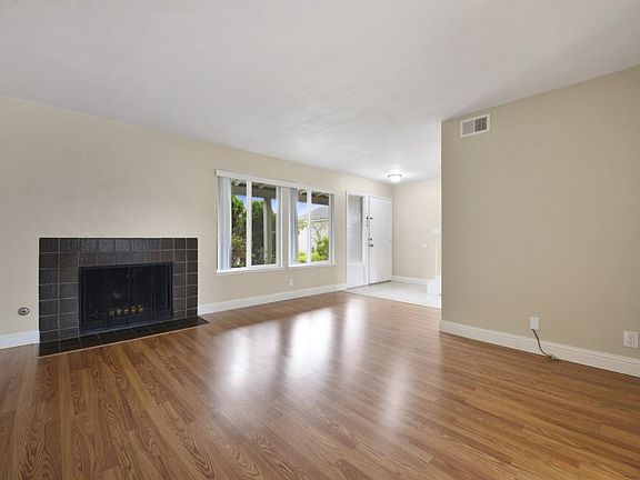 4th image of 661 Beach Park Blvd
