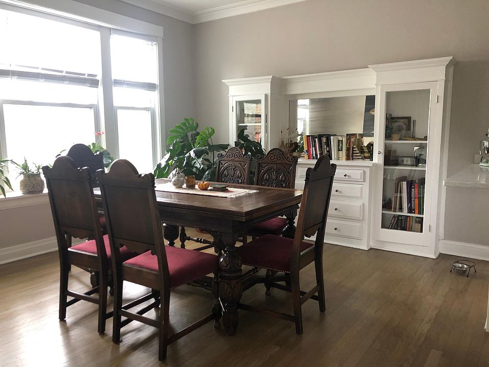 Dining room area, amazing light