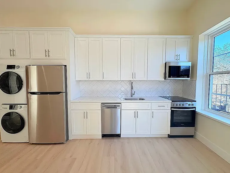 70 E 10th St #3F — Photo 8