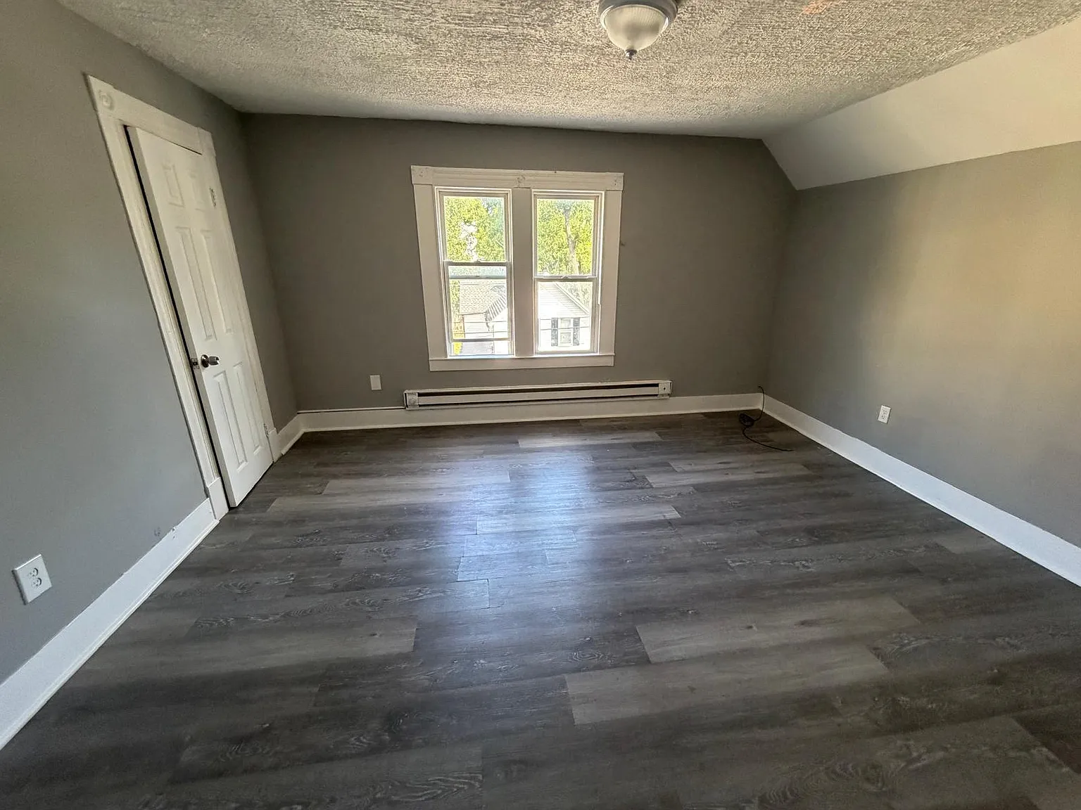 3 bed, 922 sqft, $1,550 — Photo 3