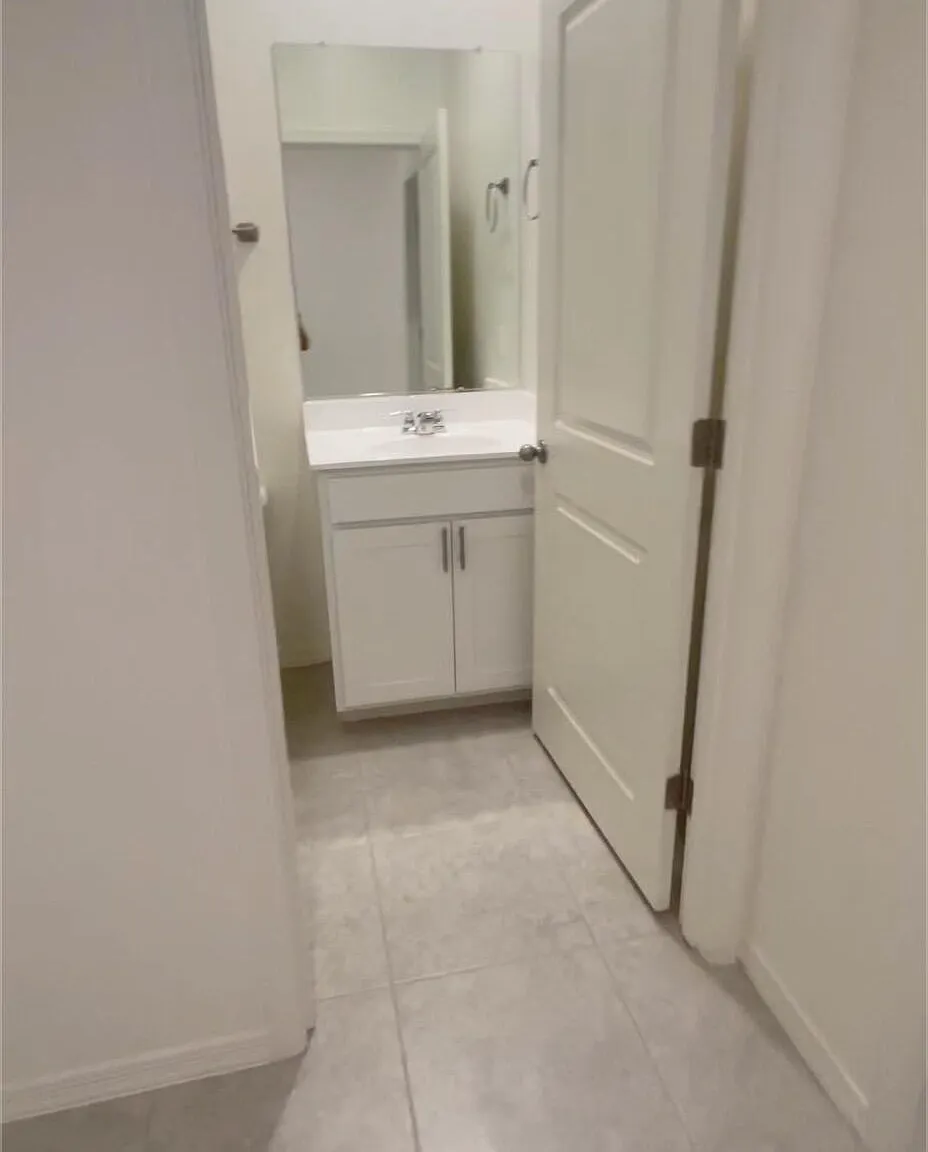 3 bed, 2.0 bath, 1662 sqft, $2,000 — Photo 4
