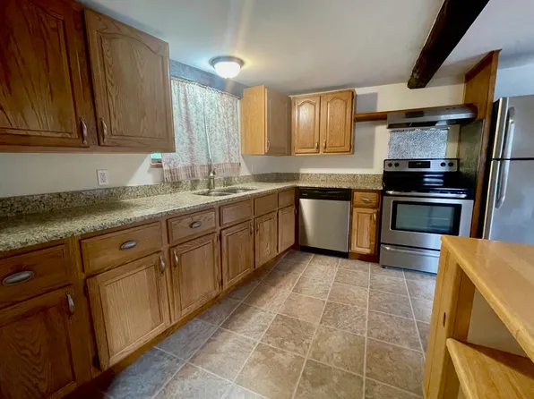 4 Shawsheen Rd, Andover, MA 01810