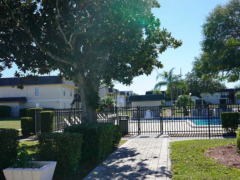 Royal Bay Apartments — Photo 7