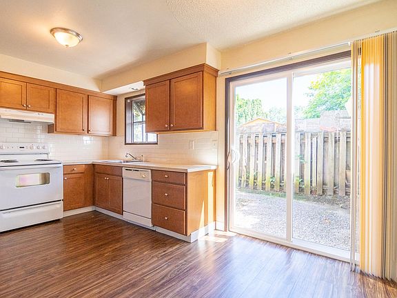 5th image of 4438 NE Killingsworth St APT B