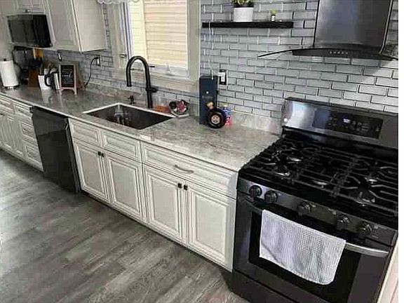 2nd image of 24 Lake St