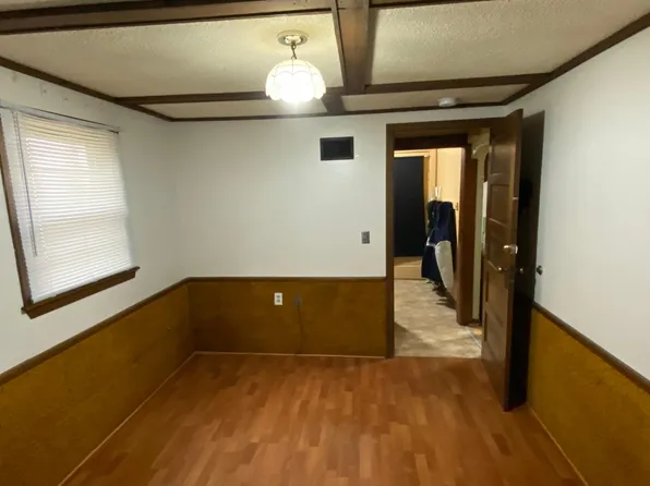 116 W Maple St, Marshall, MN 56258