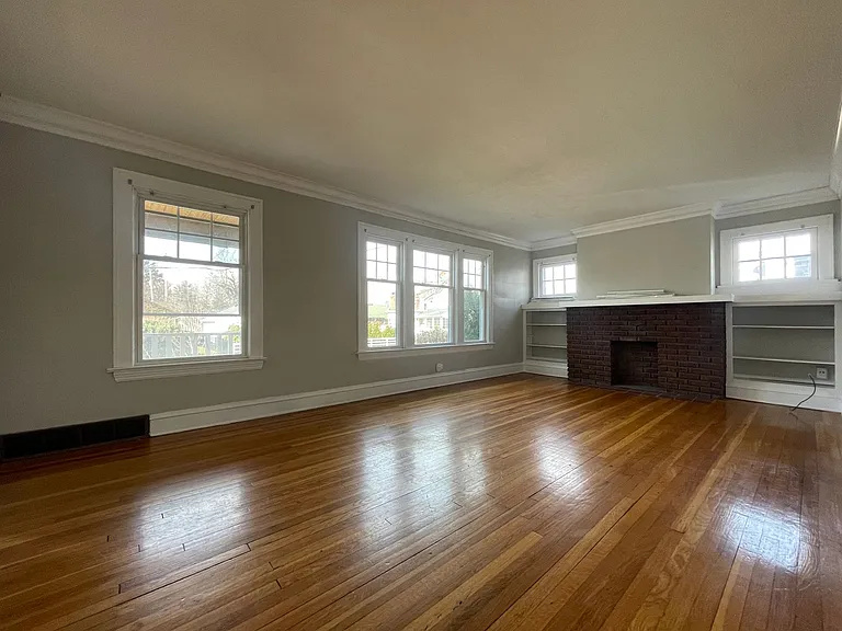 1143 Cranford Ave — Photo 6