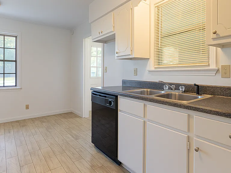 1539 Eason Ave — Photo 22
