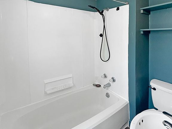 5th image of 439 College Ave APT A