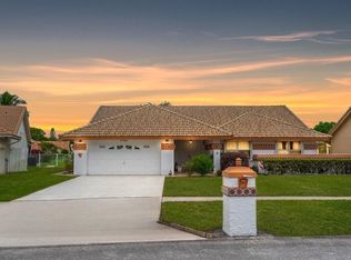 9735 Sun Pointe Dr, Boynton Beach, FL 33437