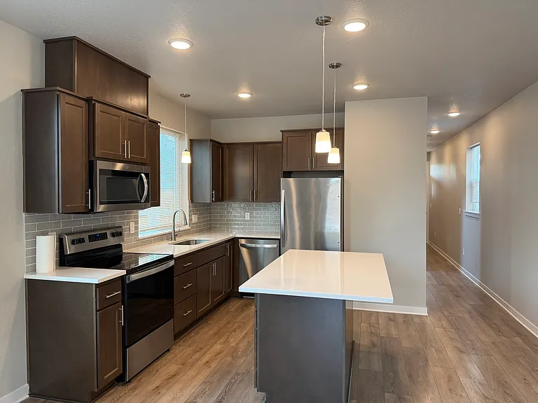 Kitchen, other view.
