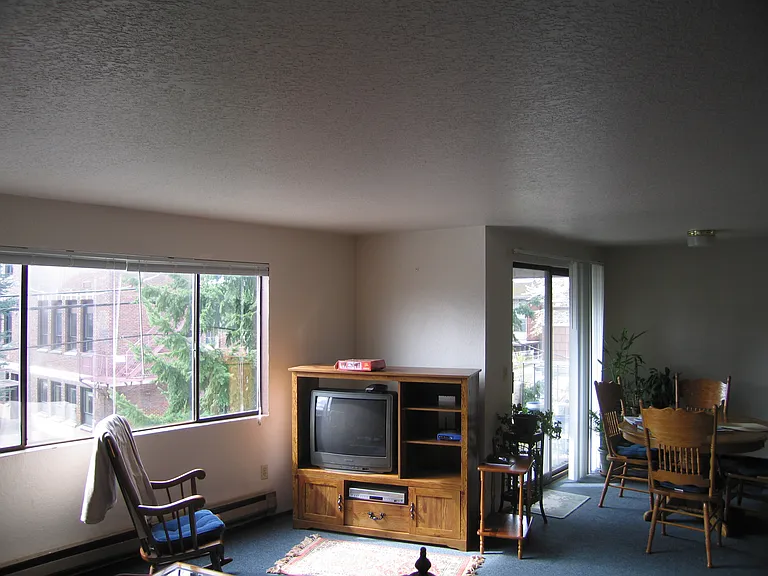 1422 NW 59th St #5 — Photo 1