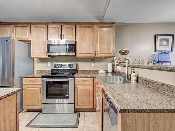 4th image of 6916 S 46th Dr