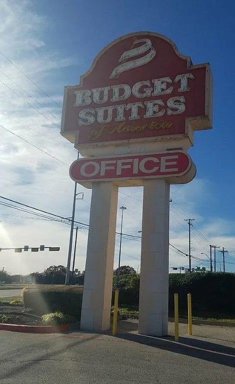 1 bed, 400 sqft, $1,272 — Photo 2