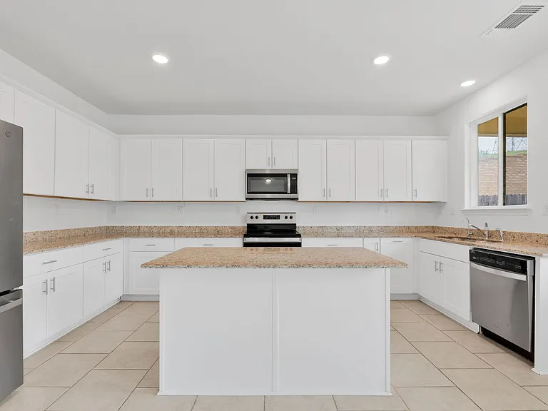 10310 Lady Bird — Photo 3