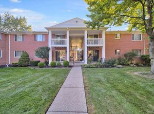 42732 Sheldon Pl APT 135, Clinton Township, MI 48038