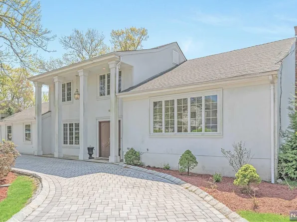 16 Allison Dr, Englewood Cliffs, NJ 07632