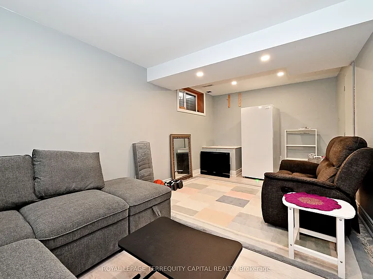 31 Madelaine Dr #6 — Photo 37