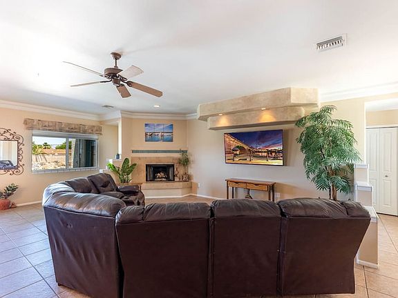 3rd image of 833 Paso Dr