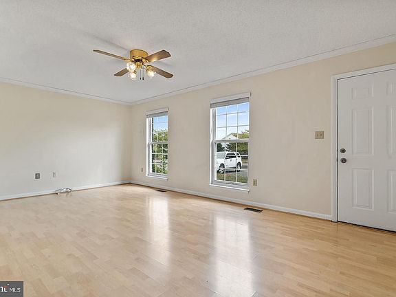 5th image of 612 Emily Ln