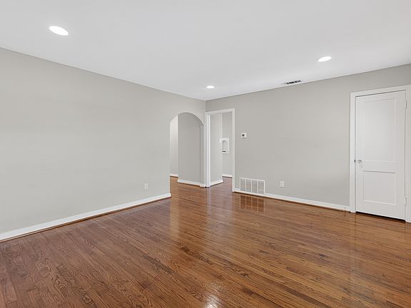 5th image of 3021 Ryan Place Dr