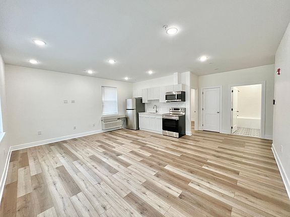 2nd image of 4148 Parkside Ave #104