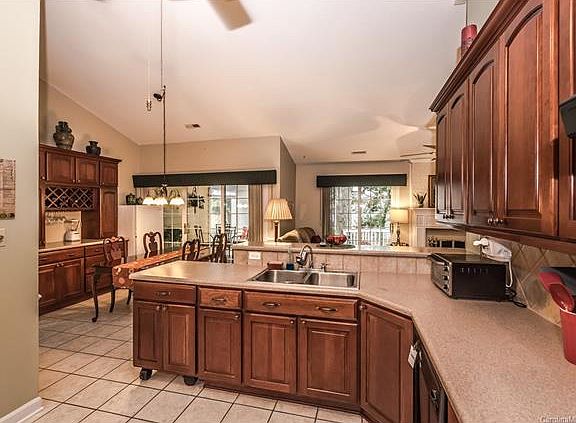 4th image of 4914 Virginian Ln