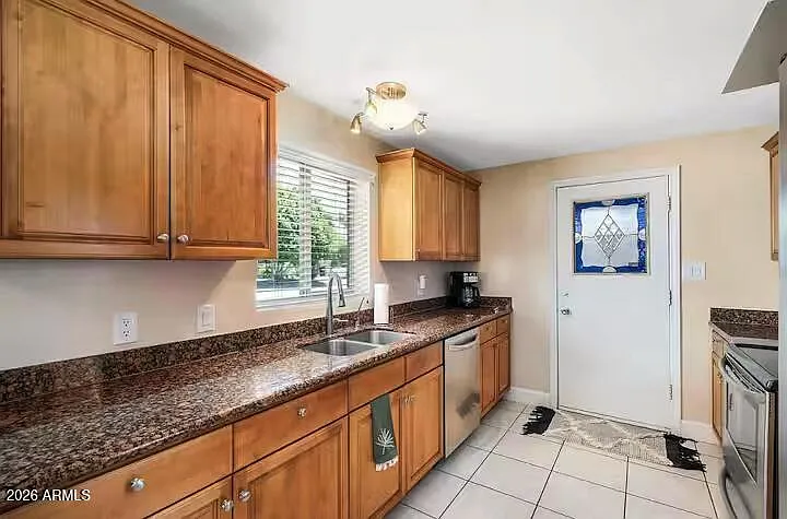 7501 E Minnezona Ave — Photo 6