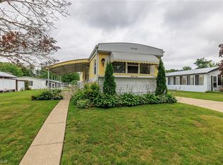 31 Sycamore Dr, Olmsted Falls, OH 44138