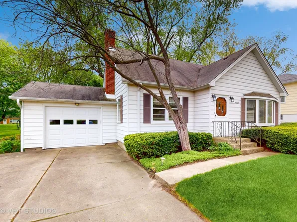 4209 W Crystal Lake Rd, McHenry, IL 60050