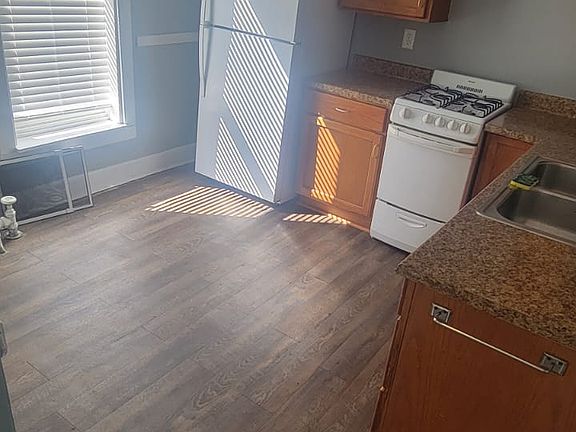 5th image of 151 W School St #B