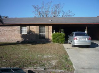 987 Live Oak Dr, Hinesville, GA 31313