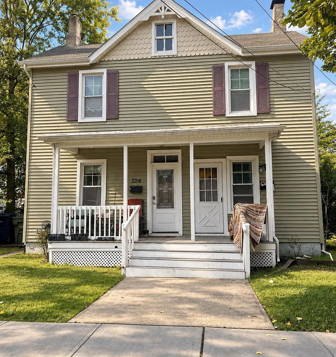 2 bed, 1.0 bath, 1578 sqft, $2,200 — Photo 1
