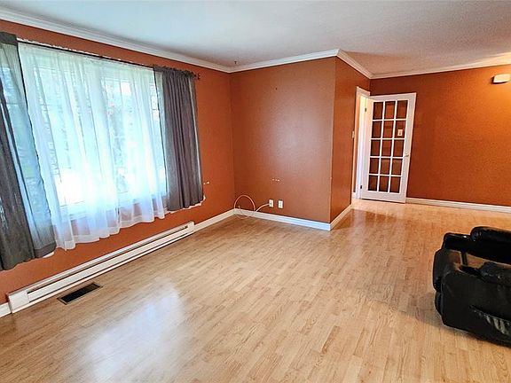 5th image of 802 Spruce Street