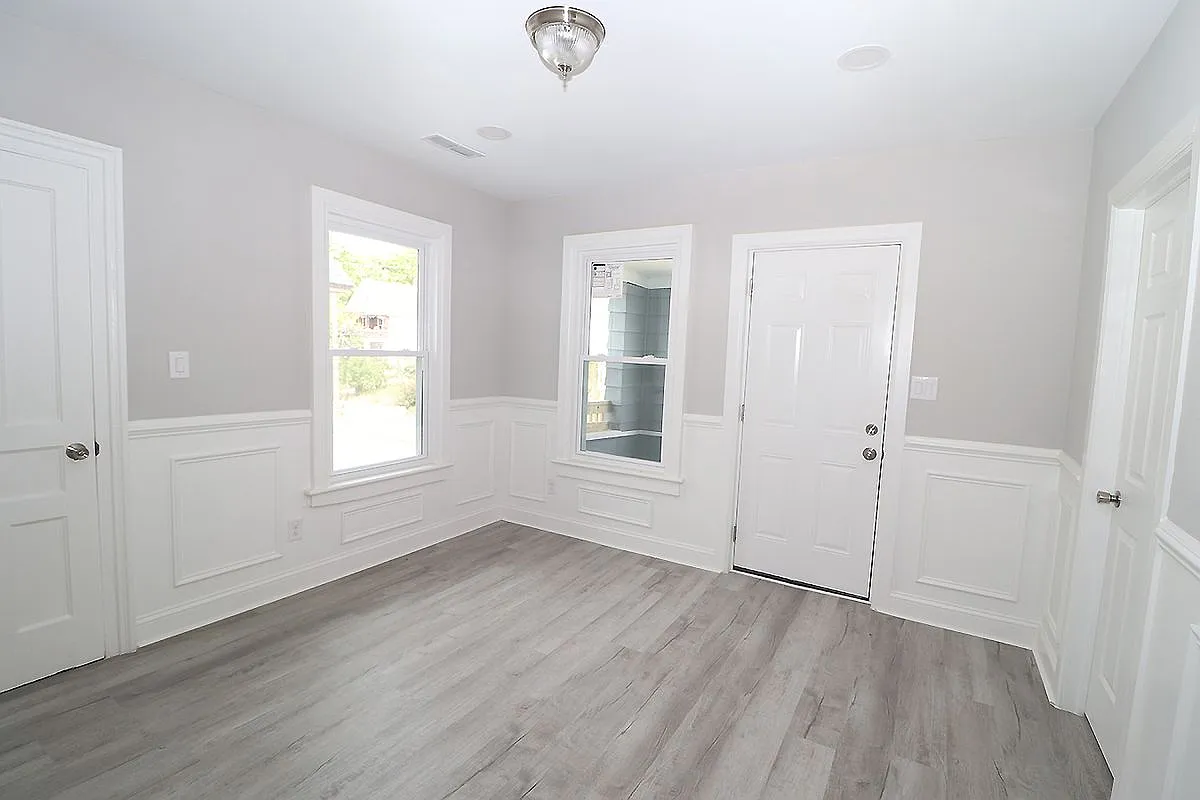 3 bed, 1.0 bath, 943 sqft, $1,850 — Photo 3