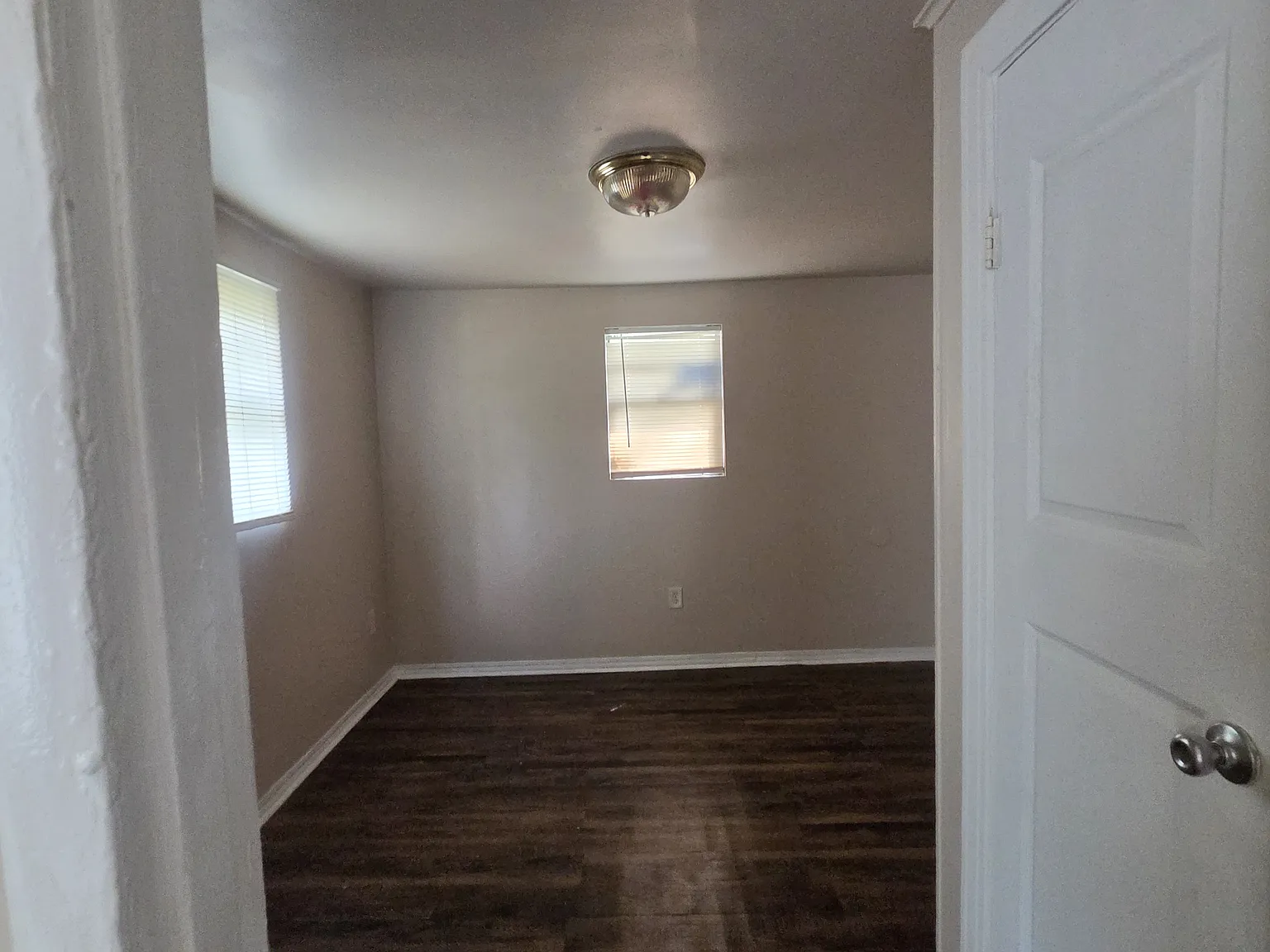 3 bed, 1400 sqft, $900 — Photo 3